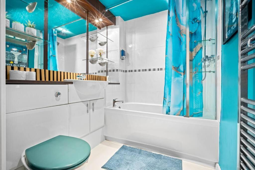 Top Floor City Centre Apartment - Sleeps 7 - 4 Beds - With Balcony And Parking - Smart Tv'S On Each Bedroom Wall - 5 Mins From Bullring, Selfridges, Moor Street Station - By Zena Stays Birmingham Exterior foto