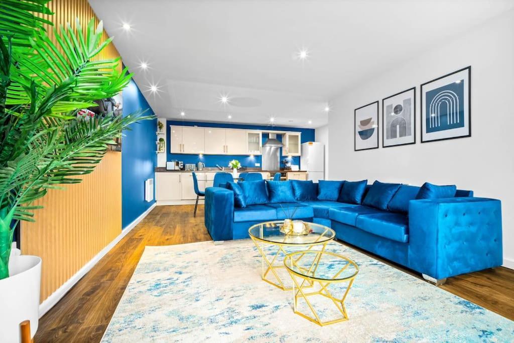 Top Floor City Centre Apartment - Sleeps 7 - 4 Beds - With Balcony And Parking - Smart Tv'S On Each Bedroom Wall - 5 Mins From Bullring, Selfridges, Moor Street Station - By Zena Stays Birmingham Exterior foto